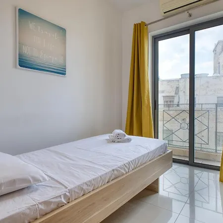 Stylish Balluta Bay Scape, 3bd Apartment Sliema