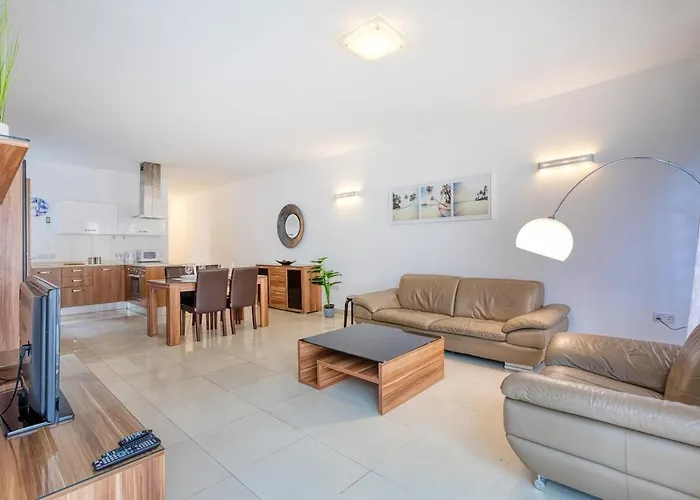 Stylish Balluta Bay Scape, 3bd Apartment