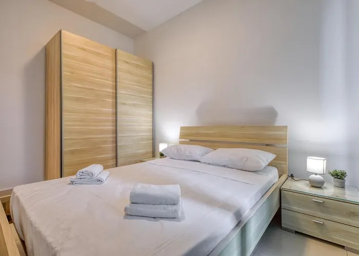 Stylish Balluta Bay Scape, 3bd Sliema