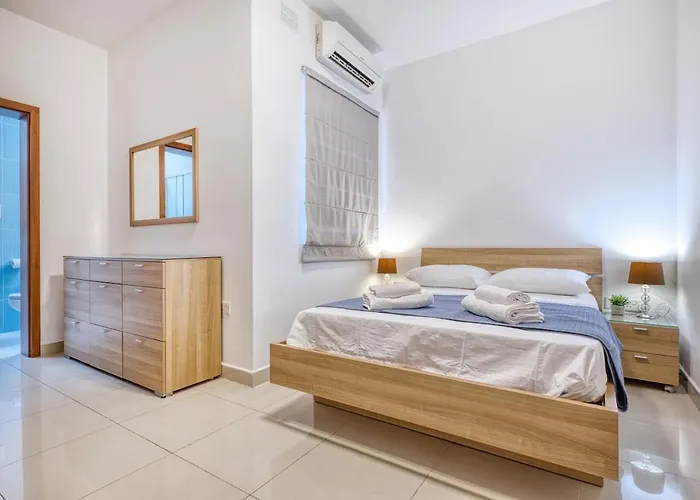 Stylish Balluta Bay Scape, 3bd