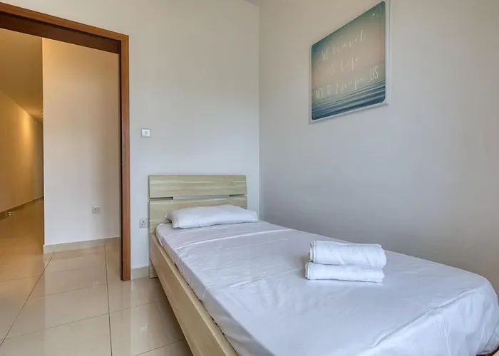 Stylish Balluta Bay Scape, 3bd * Sliema