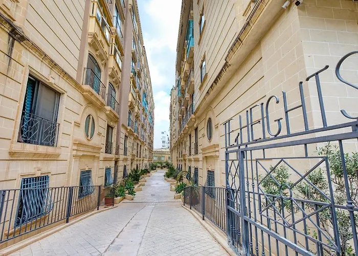 Stylish Balluta Bay Scape, 3bd Apartament Sliema