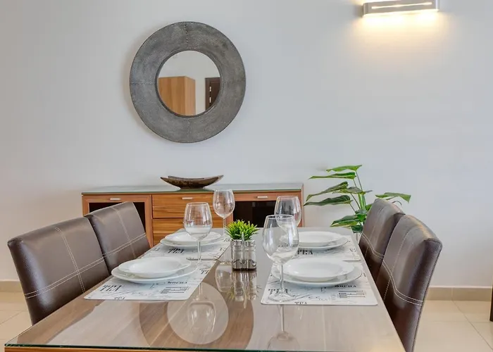 Stylish Balluta Bay Scape, 3bd *