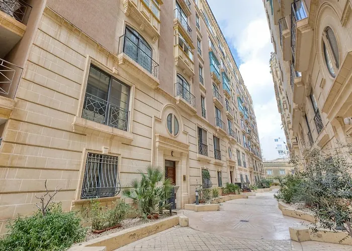 Stylish Balluta Bay Scape, 3bd Apartment