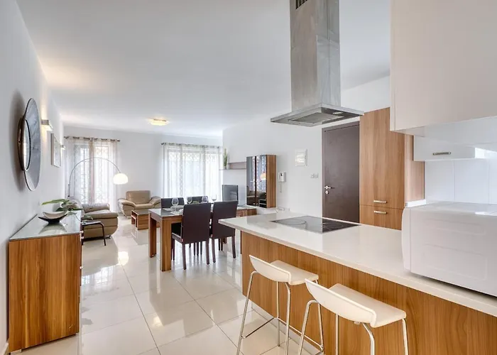 Stylish Balluta Bay Scape, 3bd Apartament