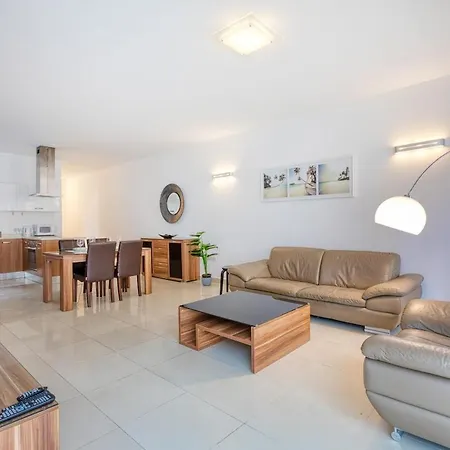 Stylish Balluta Bay Scape, 3bd Apartment