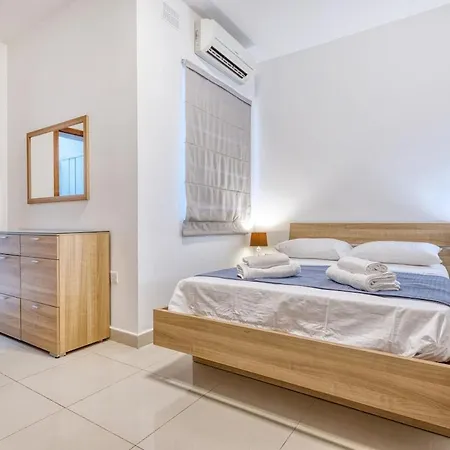 Stylish Balluta Bay Scape, 3bd