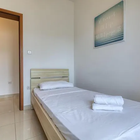 Stylish Balluta Bay Scape, 3bd * Sliema