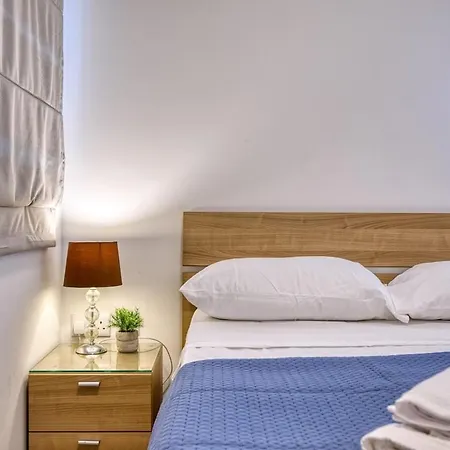 Apartment Stylish Balluta Bay Scape, 3bd