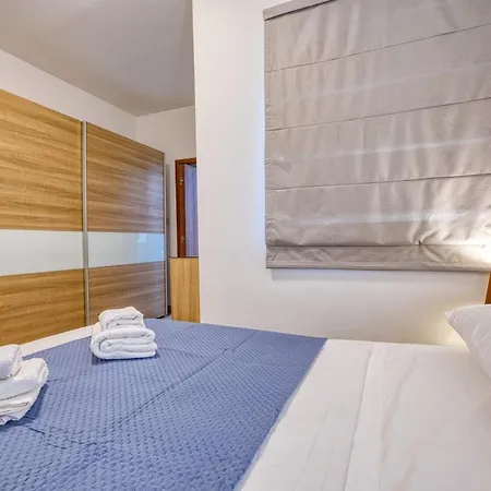 Apartment Stylish Balluta Bay Scape, 3bd *