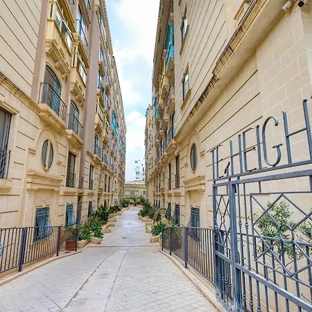 Stylish Balluta Bay Scape, 3bd Apartment Sliema