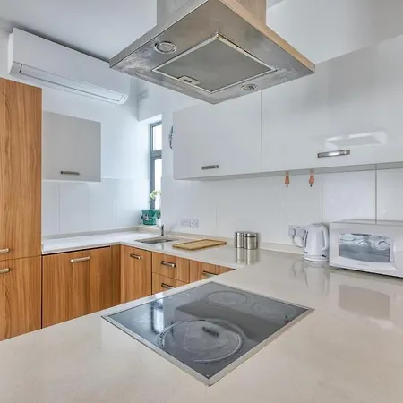 Apartment Stylish Balluta Bay Scape, 3bd