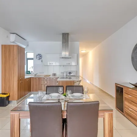 Stylish Balluta Bay Scape, 3bd Sliema