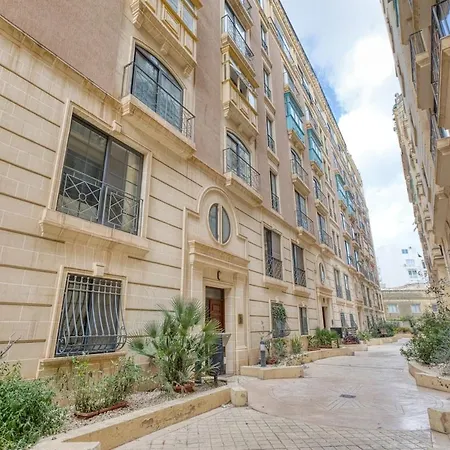 Stylish Balluta Bay Scape, 3bd Apartment