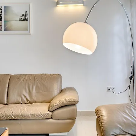 Stylish Balluta Bay Scape, 3bd Apartment