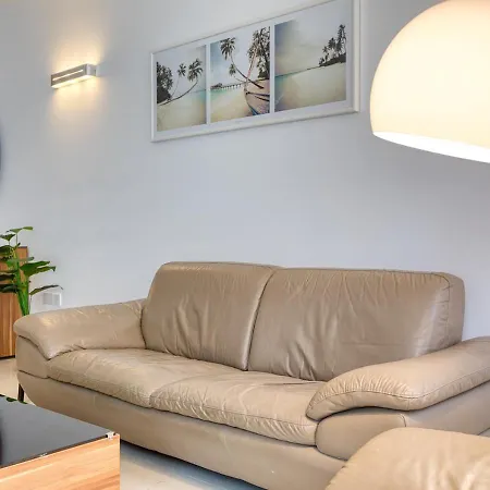 Stylish Balluta Bay Scape, 3bd Apartment *