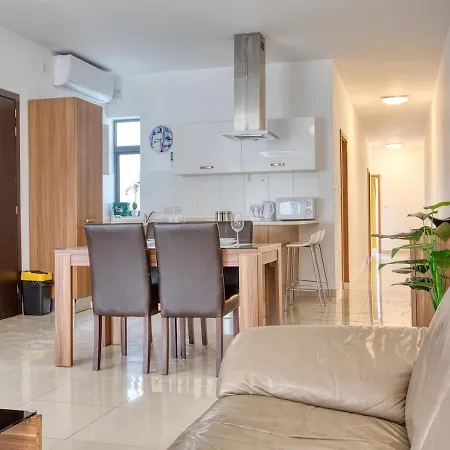 Stylish Balluta Bay Scape, 3bd Apartment