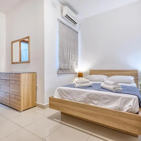 Apartment Stylish Balluta Bay Scape, 3bd