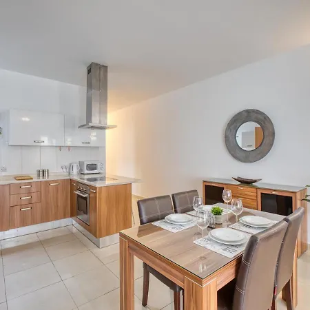 Stylish Balluta Bay Scape, 3bd Apartment