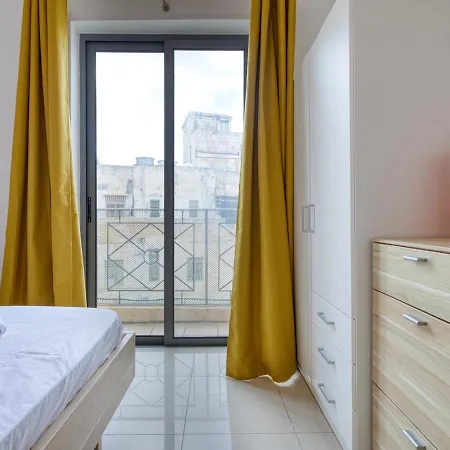 Stylish Balluta Bay Scape, 3bd Apartment Sliema