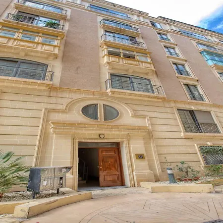 Stylish Balluta Bay Scape, 3bd Apartment