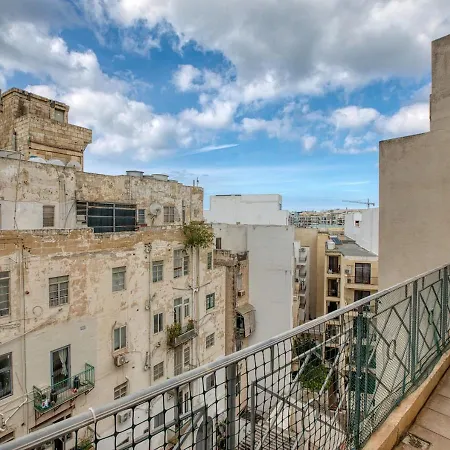 Stylish Balluta Bay Scape, 3bd Apartment Sliema