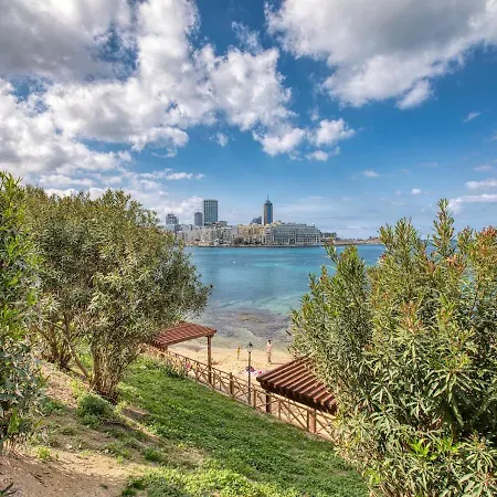 Stylish Balluta Bay Scape, 3bd Apartment