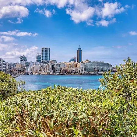Stylish Balluta Bay Scape, 3bd Apartment Sliema