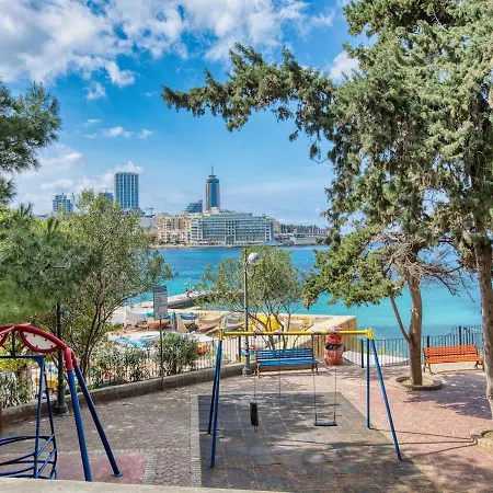 Apartment Stylish Balluta Bay Scape, 3bd Sliema