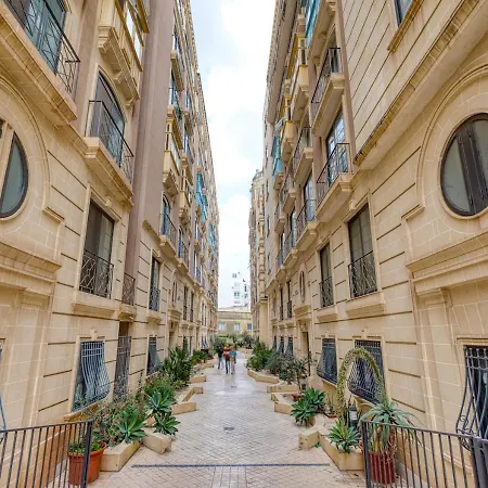 Apartment Stylish Balluta Bay Scape, 3bd Sliema