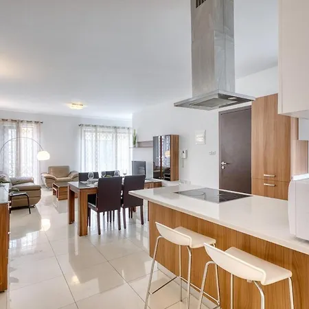 Stylish Balluta Bay Scape, 3bd Lejlighed